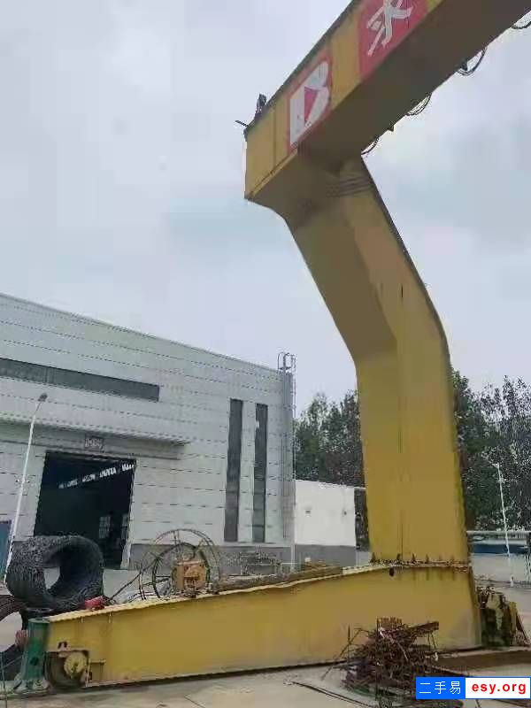 L型二手單梁10噸龍門吊,跨度35米,三臺在位出售