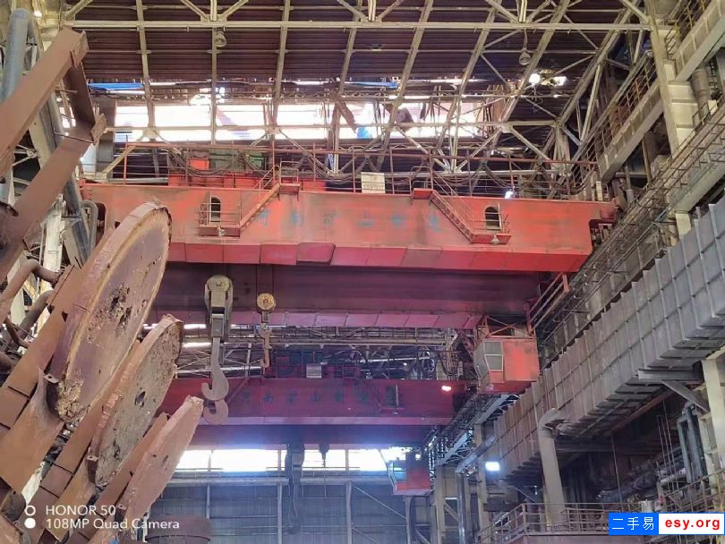 QD型32噸雙梁行車鑄造吊，跨度22米兩臺(tái)，河南礦山產(chǎn)