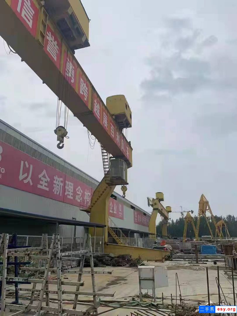 L型二手單梁10噸龍門吊,跨度35米,三臺在位出售