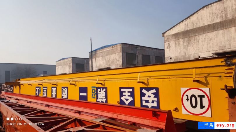 單梁二手10噸龍門吊，跨度28米，起升高度9米，手續(xù)全，在位出售