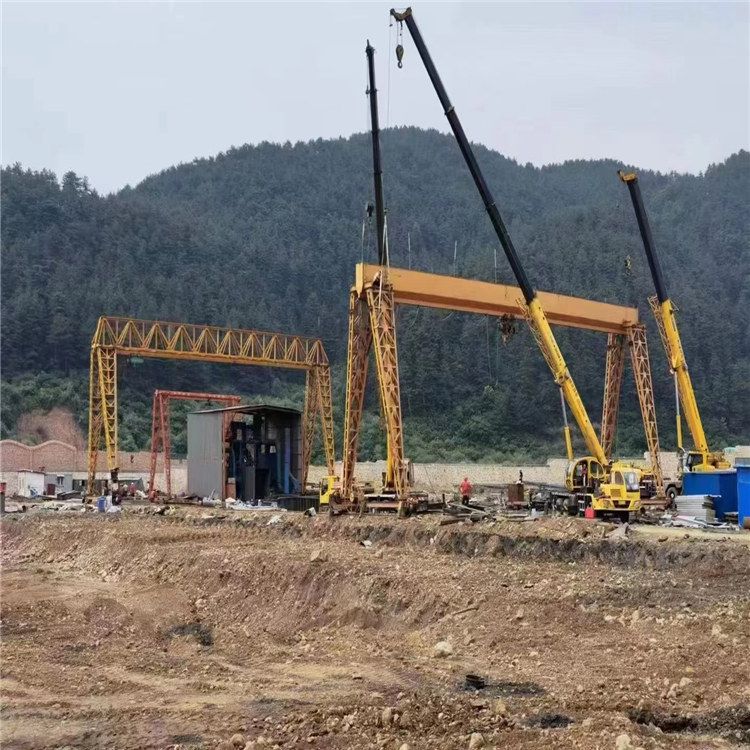 上包下花式20噸二手單梁龍門吊 跨度26米在位出售