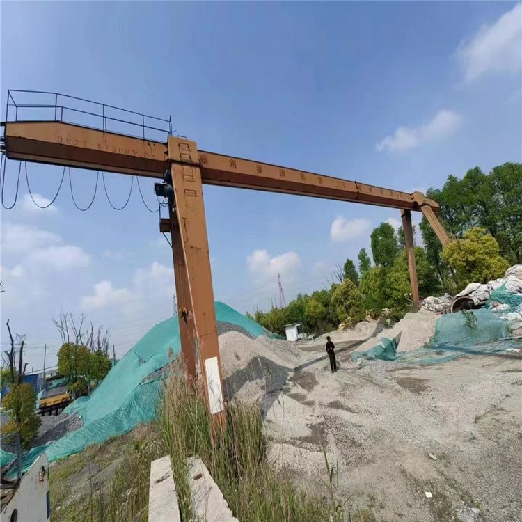 新定全包廂式10噸二手單梁門式起重機 跨度24米