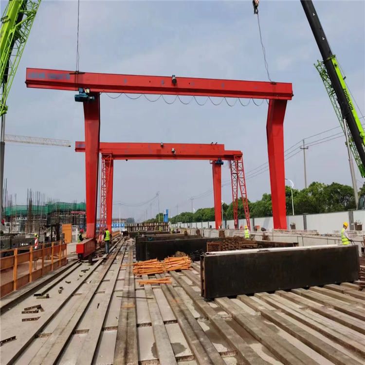 轉(zhuǎn)讓兩臺(tái)L型單梁16噸二手偏掛龍門吊  跨度18.5米