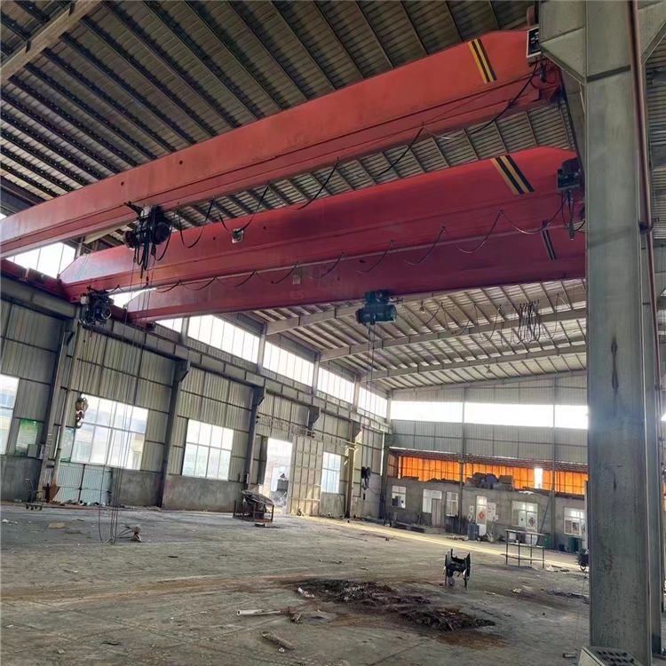 LD型單梁10噸二手橋式行車多臺(tái)處理