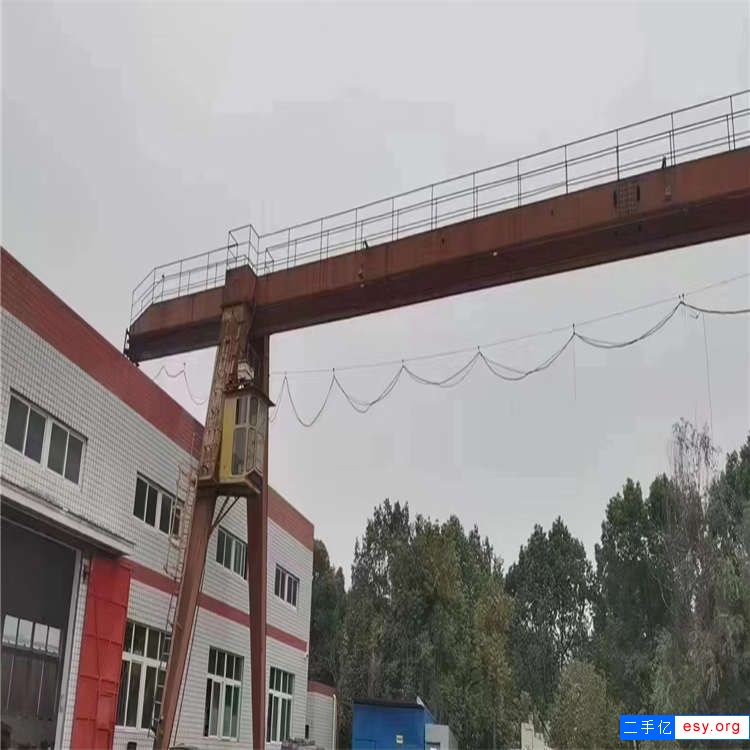 全包廂結(jié)構(gòu)單梁二手10噸龍門吊 跨度28米