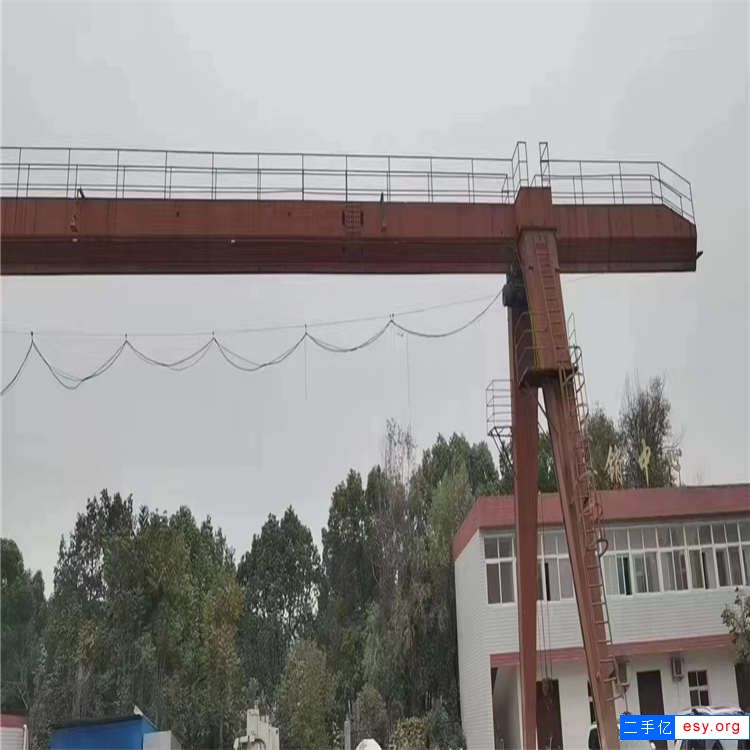 全包廂結(jié)構(gòu)單梁二手10噸龍門吊 跨度28米