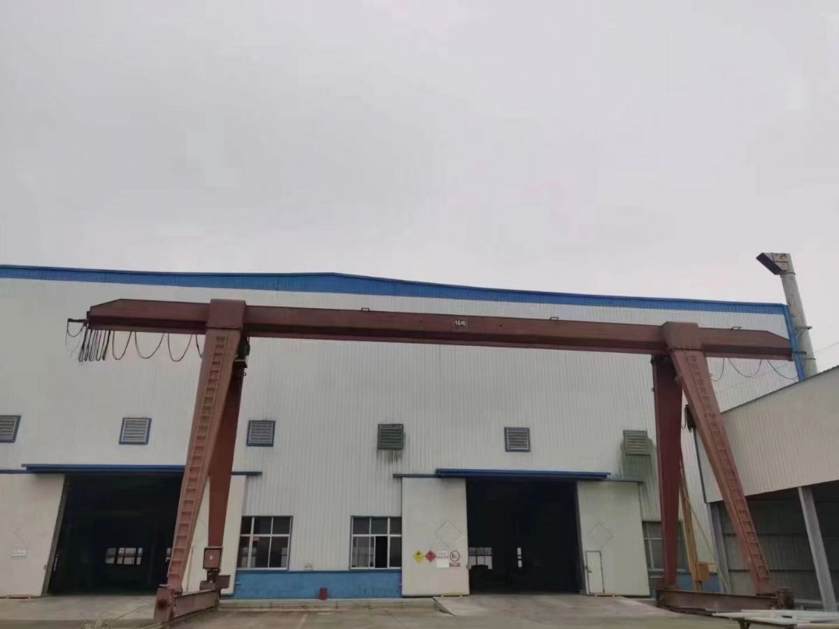 全包廂結(jié)構(gòu)單梁16噸二手龍門吊 跨度28米