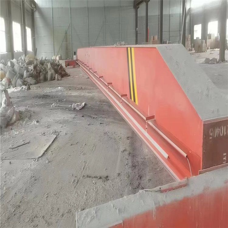 出售一臺(tái)LD型10噸二手橋式行車 跨度28.5米