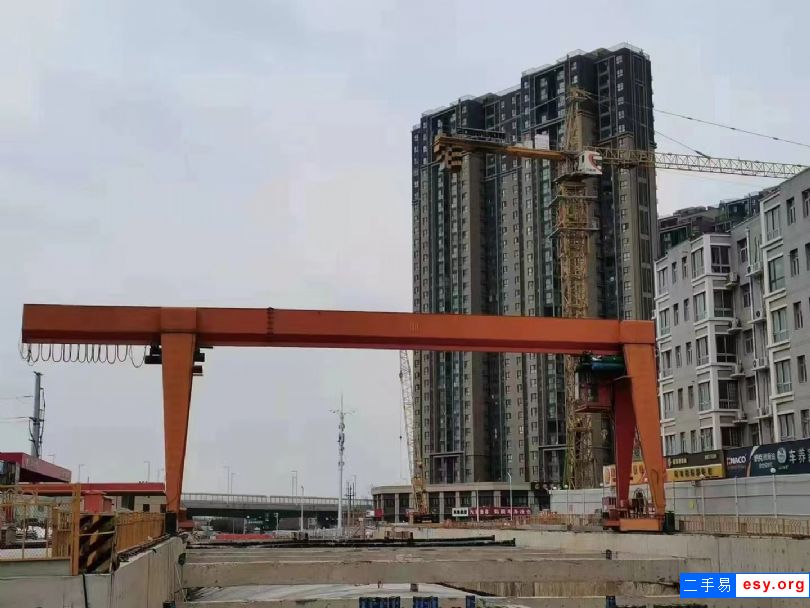 全包箱單梁結(jié)構(gòu)20噸二手龍門吊大驅(qū)動(dòng) 在位出售