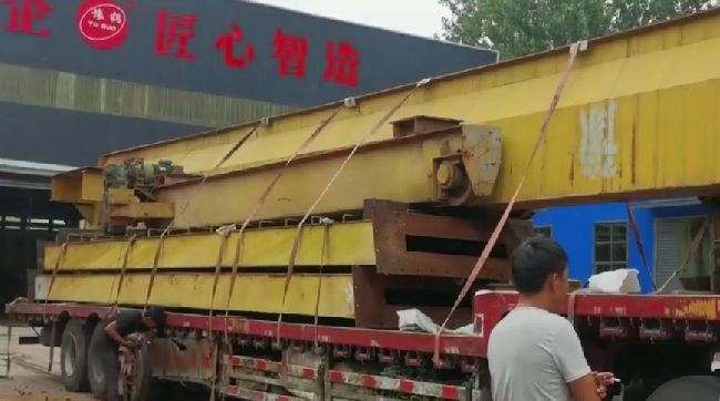 已拆完一臺(tái)全包箱32噸二手單梁龍門(mén)吊，跨度15.7米