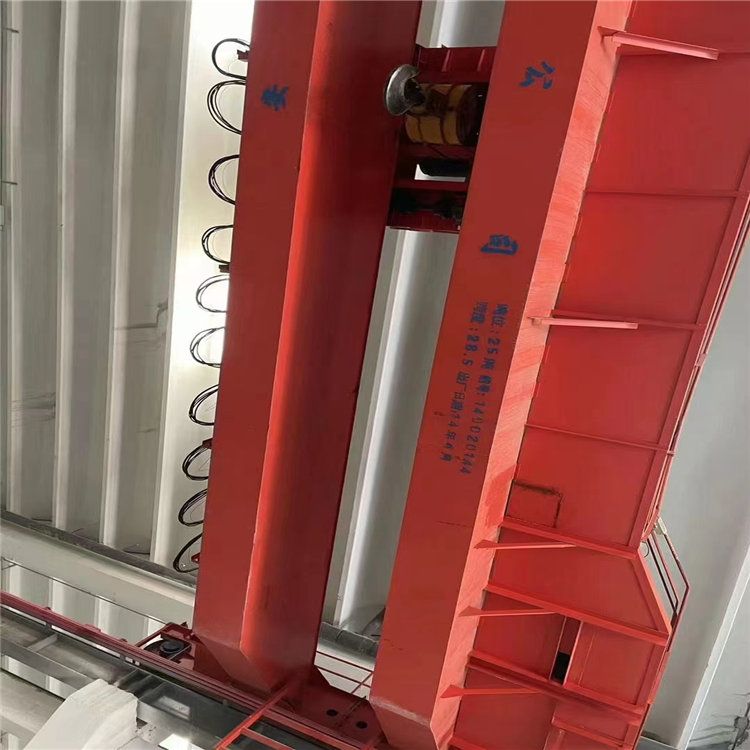 新定6臺(tái)?QD型雙梁式32噸二手橋式天車  跨度28.5米