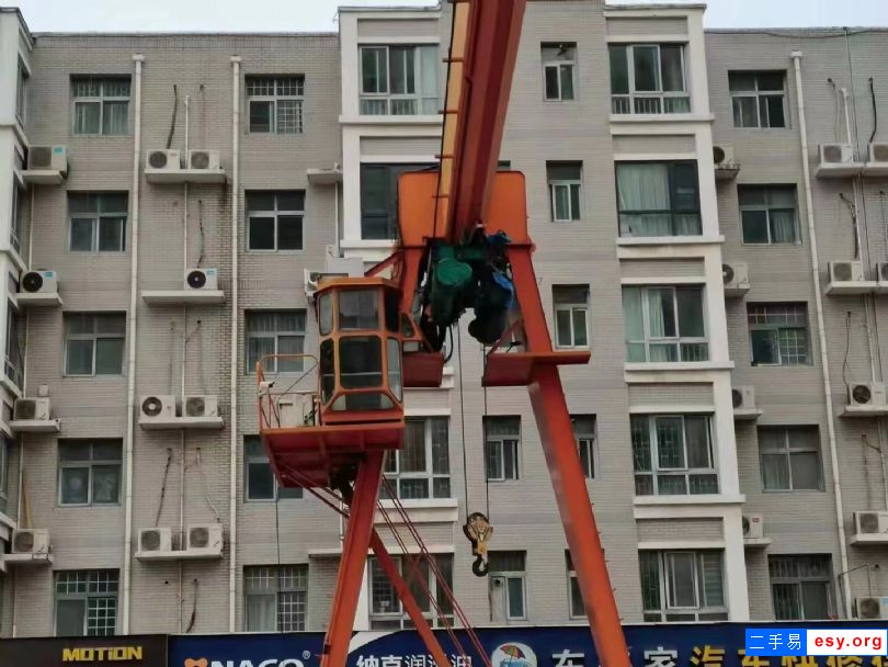 全包箱單梁結(jié)構(gòu)20噸二手龍門吊大驅(qū)動(dòng) 在位出售