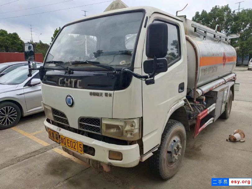 危險(xiǎn)品運(yùn)輸公司轉(zhuǎn)讓幾臺(tái)油罐車(chē)，加油車(chē)，前四后八，半掛油罐車(chē)