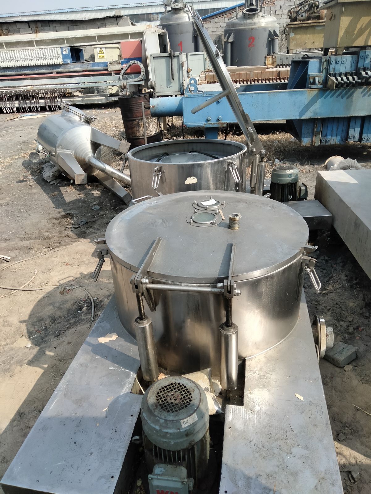 轉(zhuǎn)讓二臺(tái)60平板密閉離心機(jī)，成色如圖