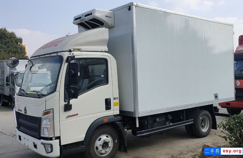 山東青島哪里能買(mǎi)到重汽豪沃冷藏車