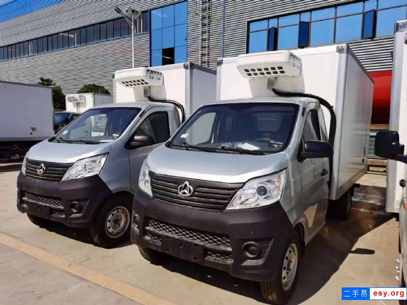 低價轉(zhuǎn)讓一批藍(lán)牌4.2米冷藏車