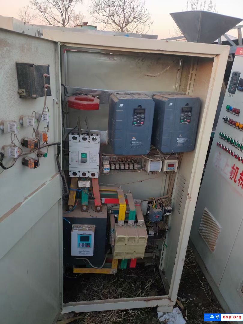二手二手19年錦坤產(chǎn)1400--500錘頭鏈板進(jìn)料主電機(jī)
