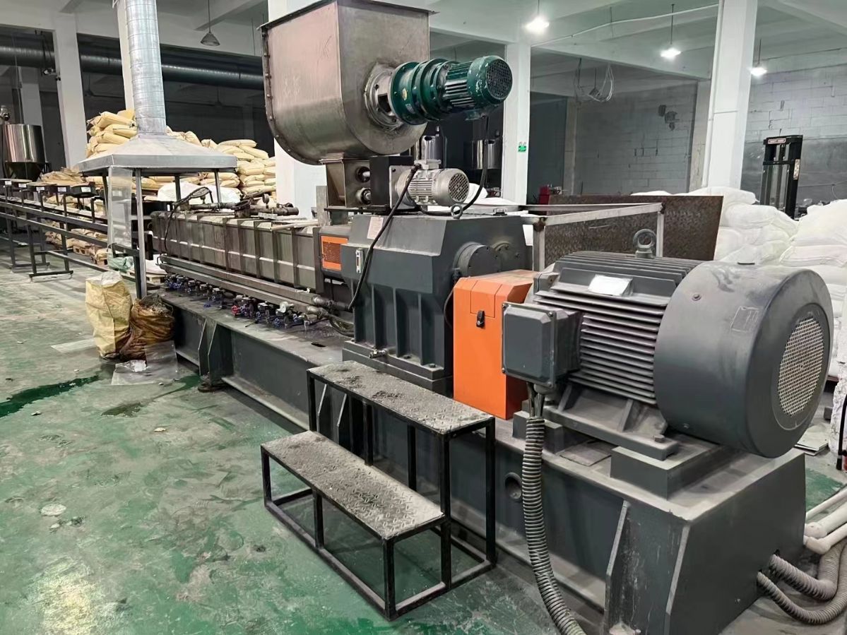 轉(zhuǎn)讓聚力65B平形雙螺桿造粒機(jī)二手塑料機(jī)