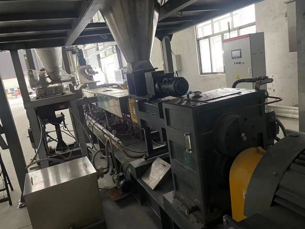 轉(zhuǎn)讓奧宇75D高扭雙螺桿造粒機(jī)二手塑料機(jī)
