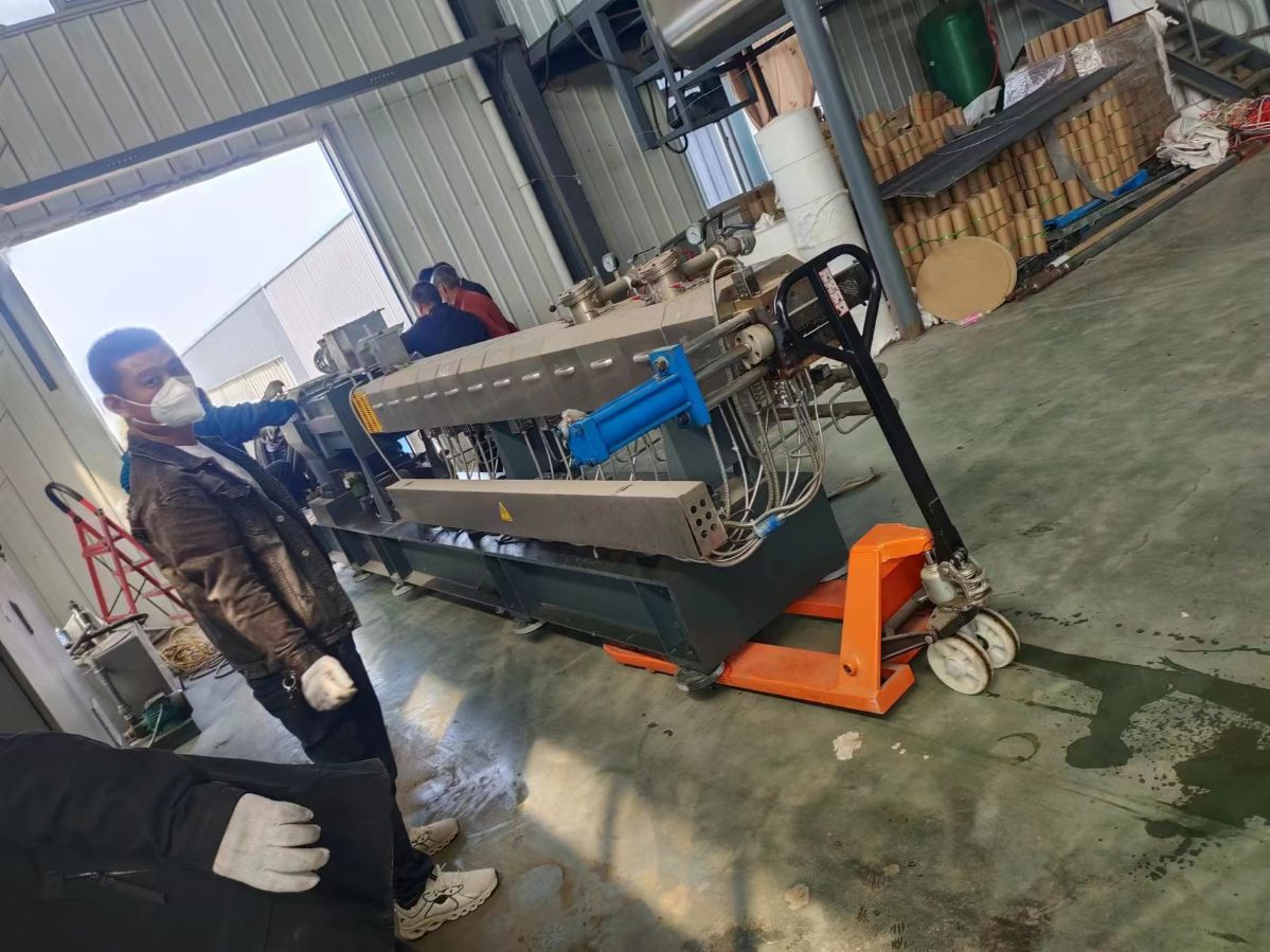 南京金沃65D高扭雙螺桿造粒機(jī) 型號(hào)：65D