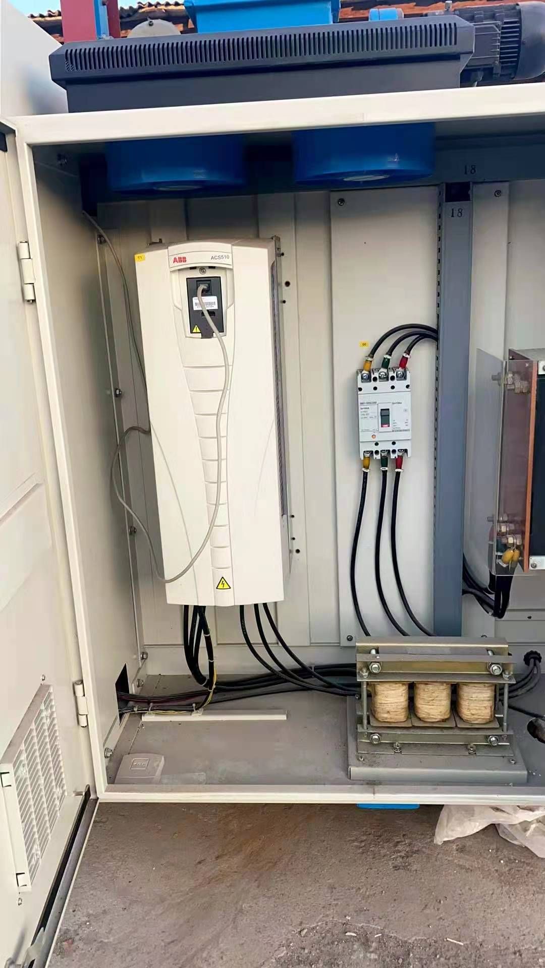 處理2套二手金湖65錐形雙螺桿型材擠出機