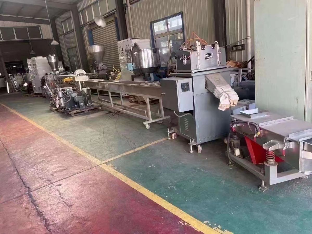 南京廣達(dá)65B雙螺桿造粒機(jī)