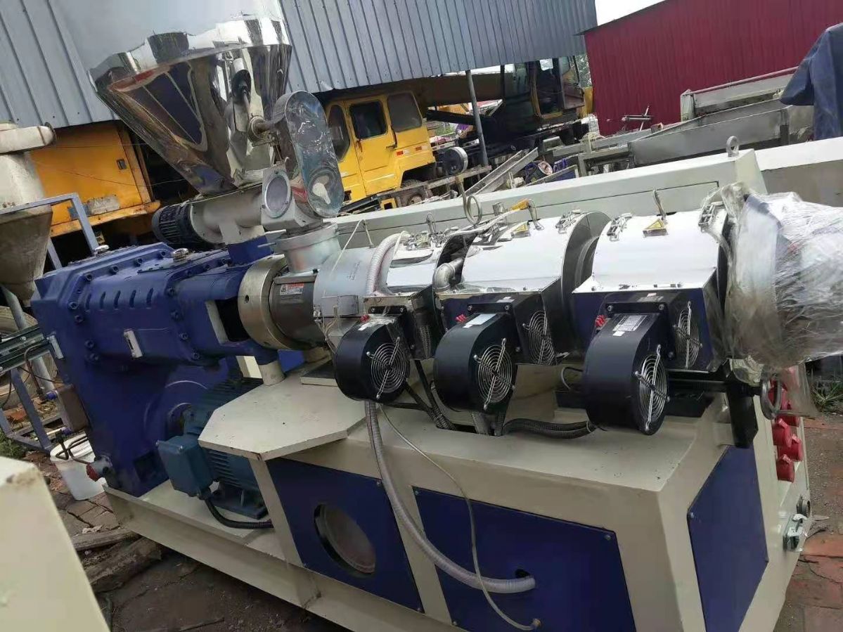 塑料廠出售二手誠一65高扭矩錐形雙螺桿型材擠出機
