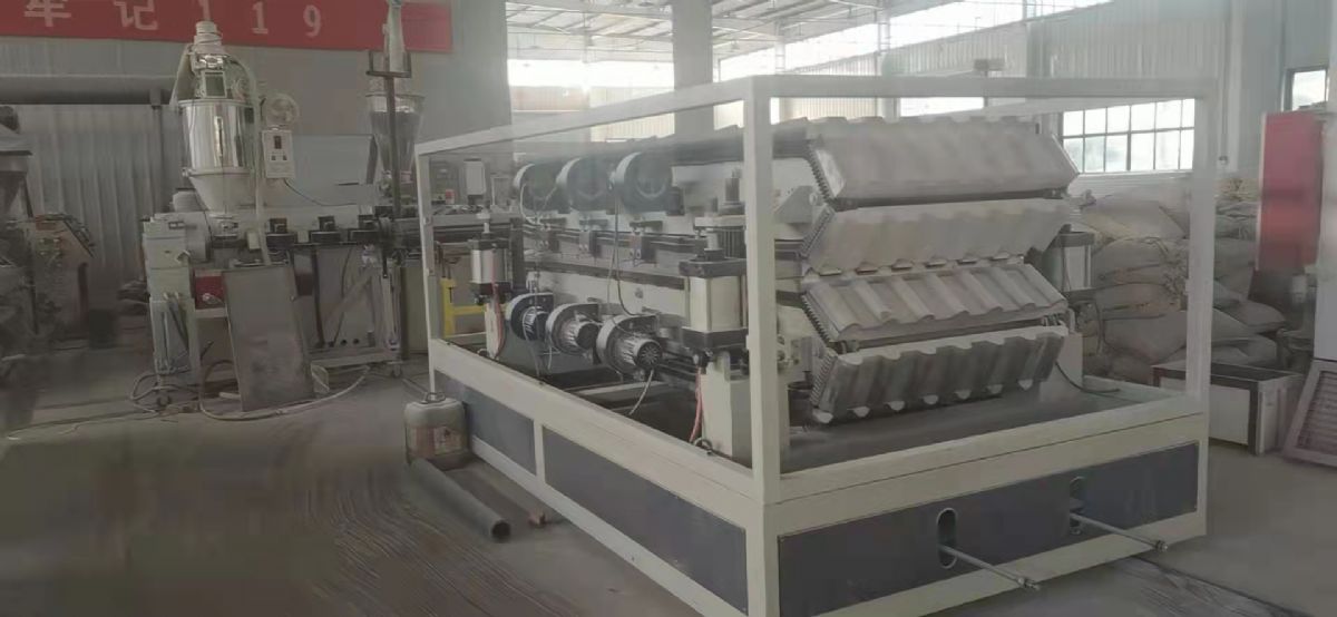 江蘇艾斯曼80/50樹脂瓦生產(chǎn)線 主機(jī)：80-173