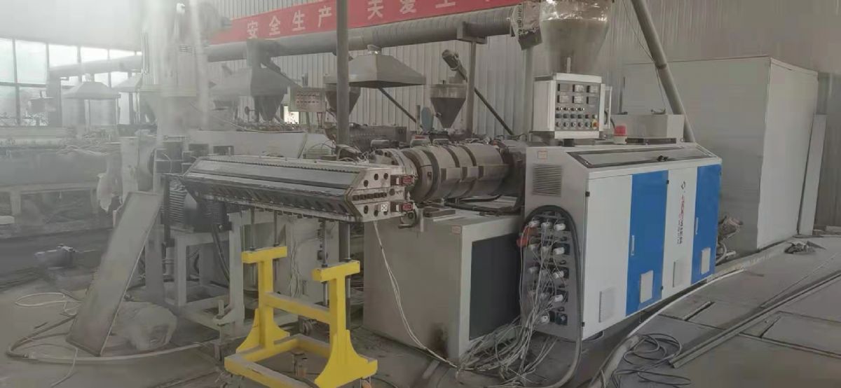 江蘇艾斯曼80/50樹脂瓦生產(chǎn)線 主機(jī)：80-173
