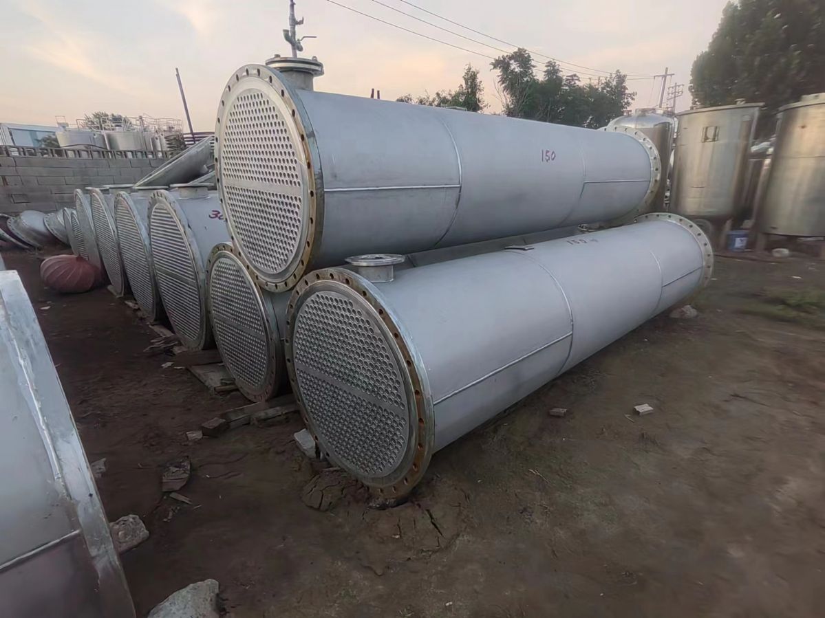 低價出售二手化工冷凝器 二手不銹鋼列管化工冷凝器設(shè)備