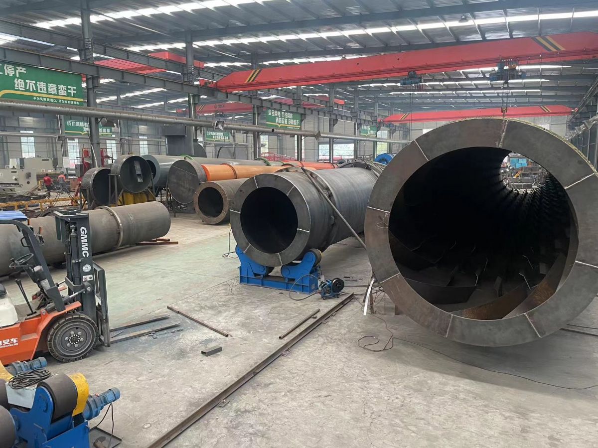 出售二手滾筒刮板干燥機 二手化工溶液烘干機 二手污泥烘干設(shè)備附件齊全