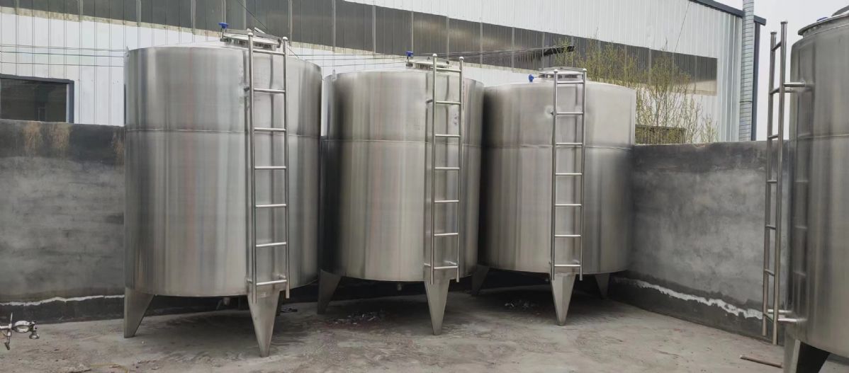不锈钢316储罐、不锈钢立式料仓、大容量卧式储料仓