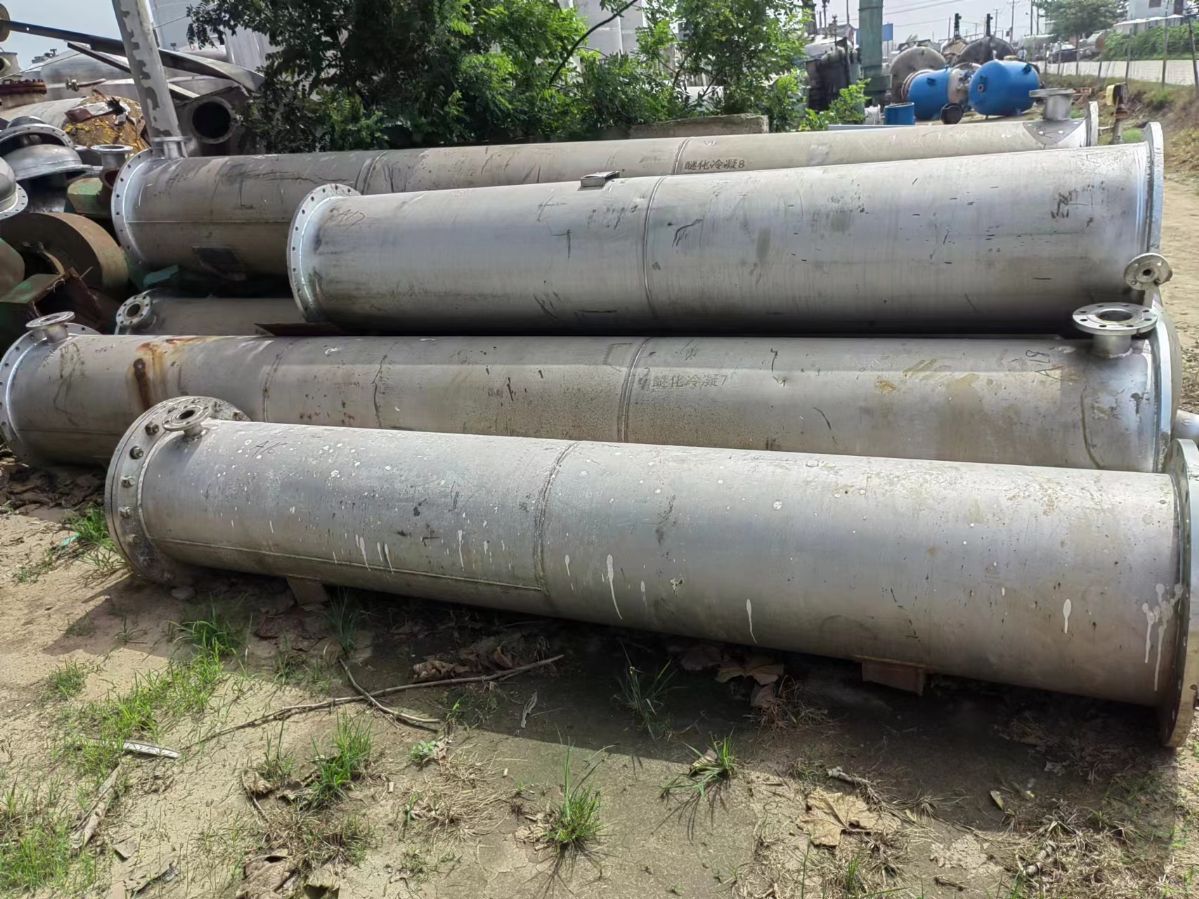 出售不銹鋼列管式換熱器二手 二手外鐵內(nèi)不銹鋼列管式冷凝器