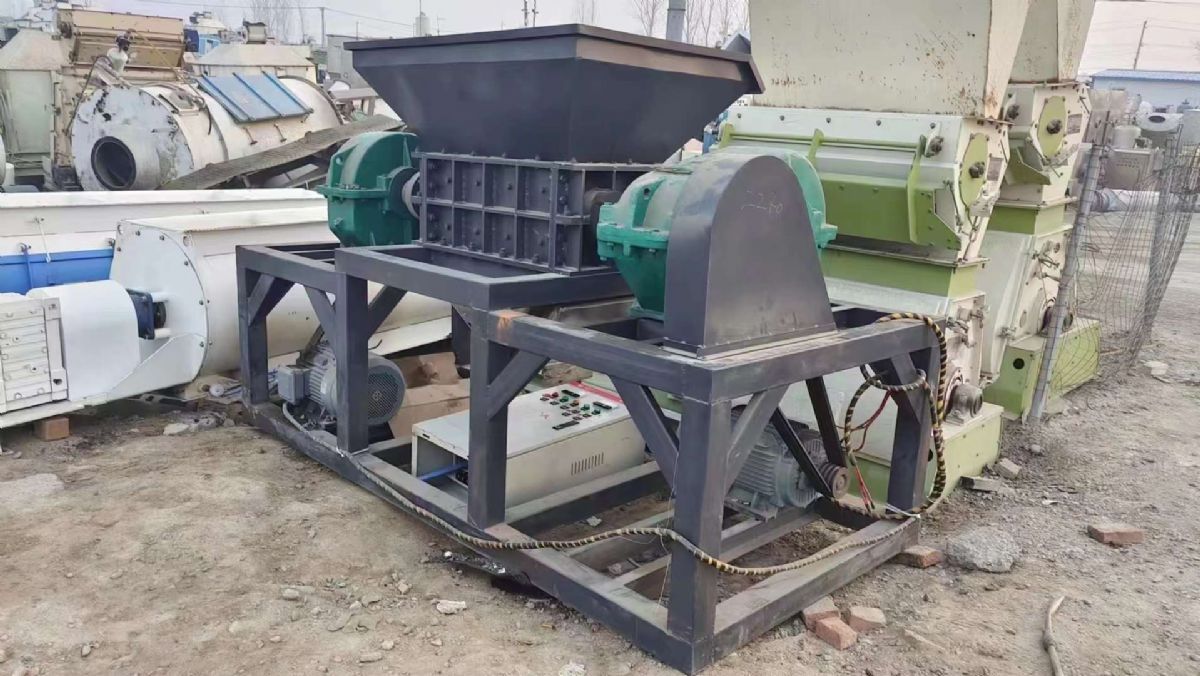 轉(zhuǎn)讓：二手雙軸加重型撕碎機(jī)