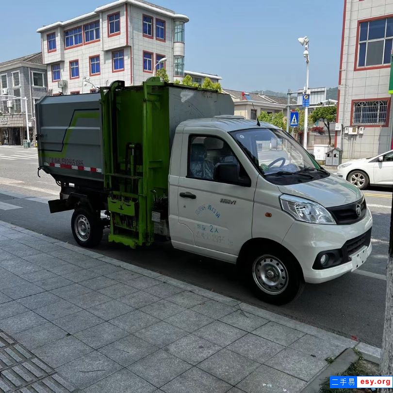 轉(zhuǎn)讓福田5立方垃圾車 藍(lán)牌可提檔 雙排輕便好開(kāi) 程力上裝