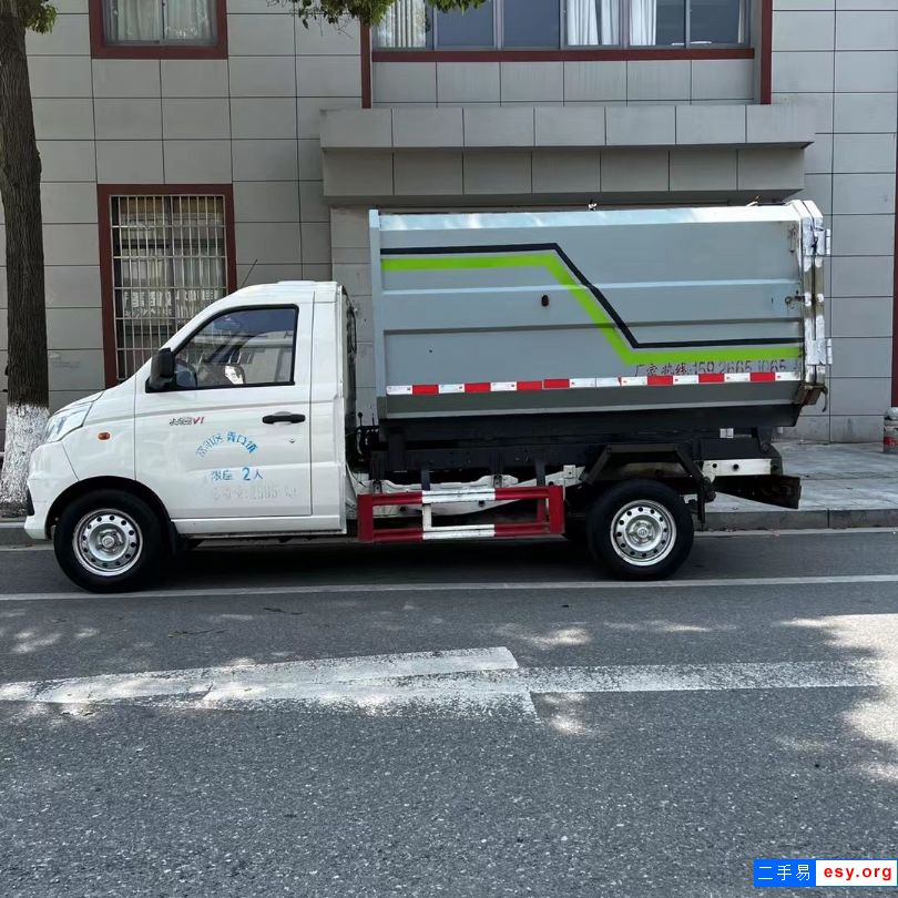 轉(zhuǎn)讓福田5立方垃圾車 藍(lán)牌可提檔 雙排輕便好開(kāi) 程力上裝