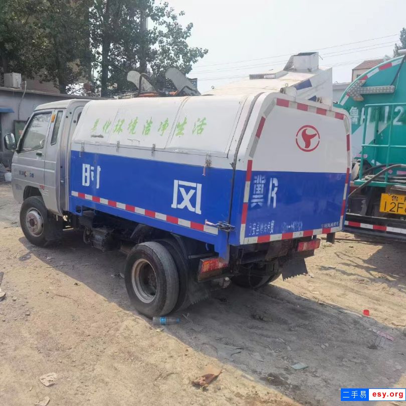 轉(zhuǎn)讓二手4噸垃圾車 時風(fēng)原廠上裝 車況完美 價格不高