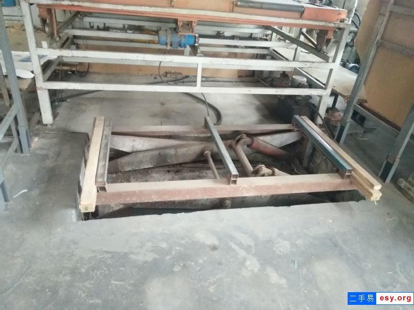 轉(zhuǎn)讓熱壓機(jī)2800噸