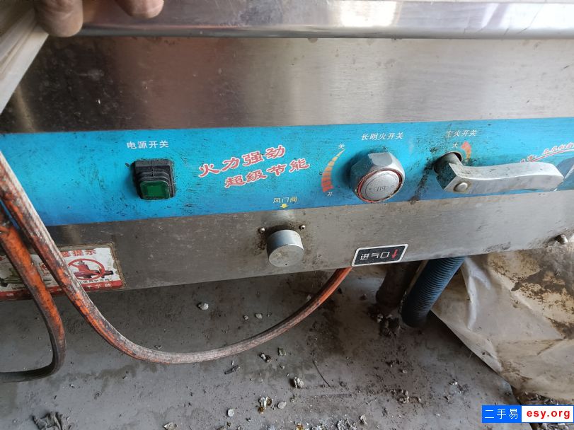 轉(zhuǎn)讓九成新兩炒一溫灶臺
