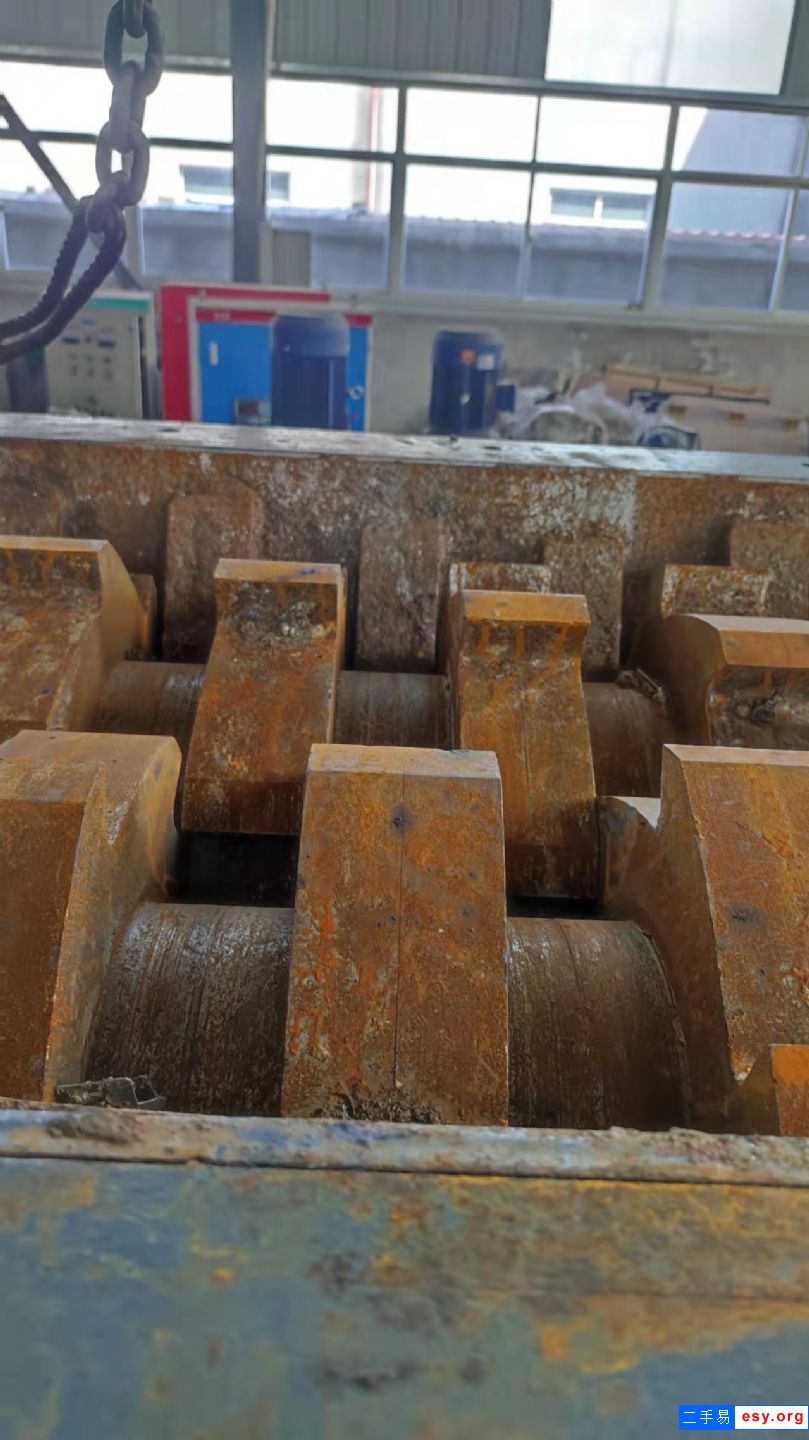 轉(zhuǎn)讓9.9成新二手1200撕碎機