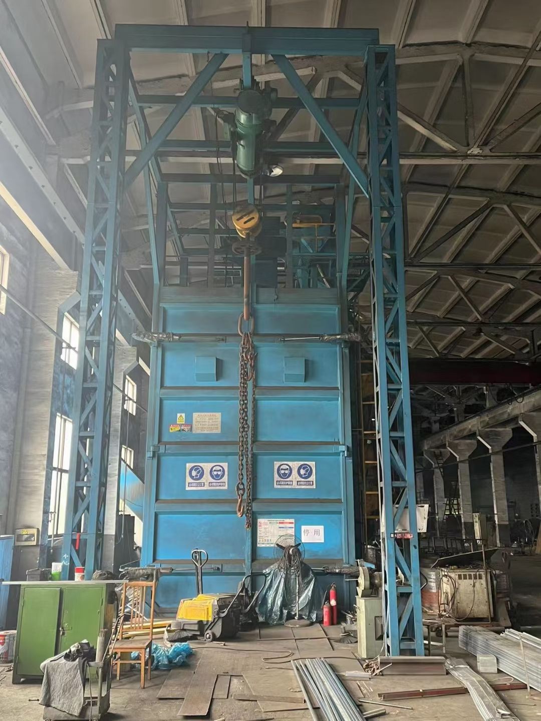 轉(zhuǎn)讓一臺吊鉤式拋丸機(jī)，99成新，二手拋丸機(jī)