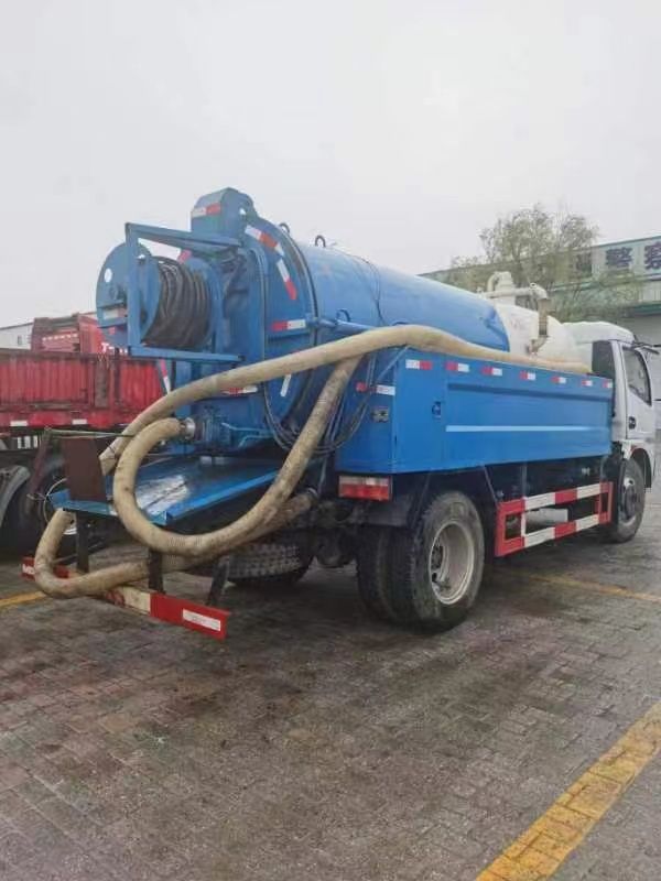 轉(zhuǎn)讓8.5成新二手清洗吸污車(chē)一臺(tái)！
