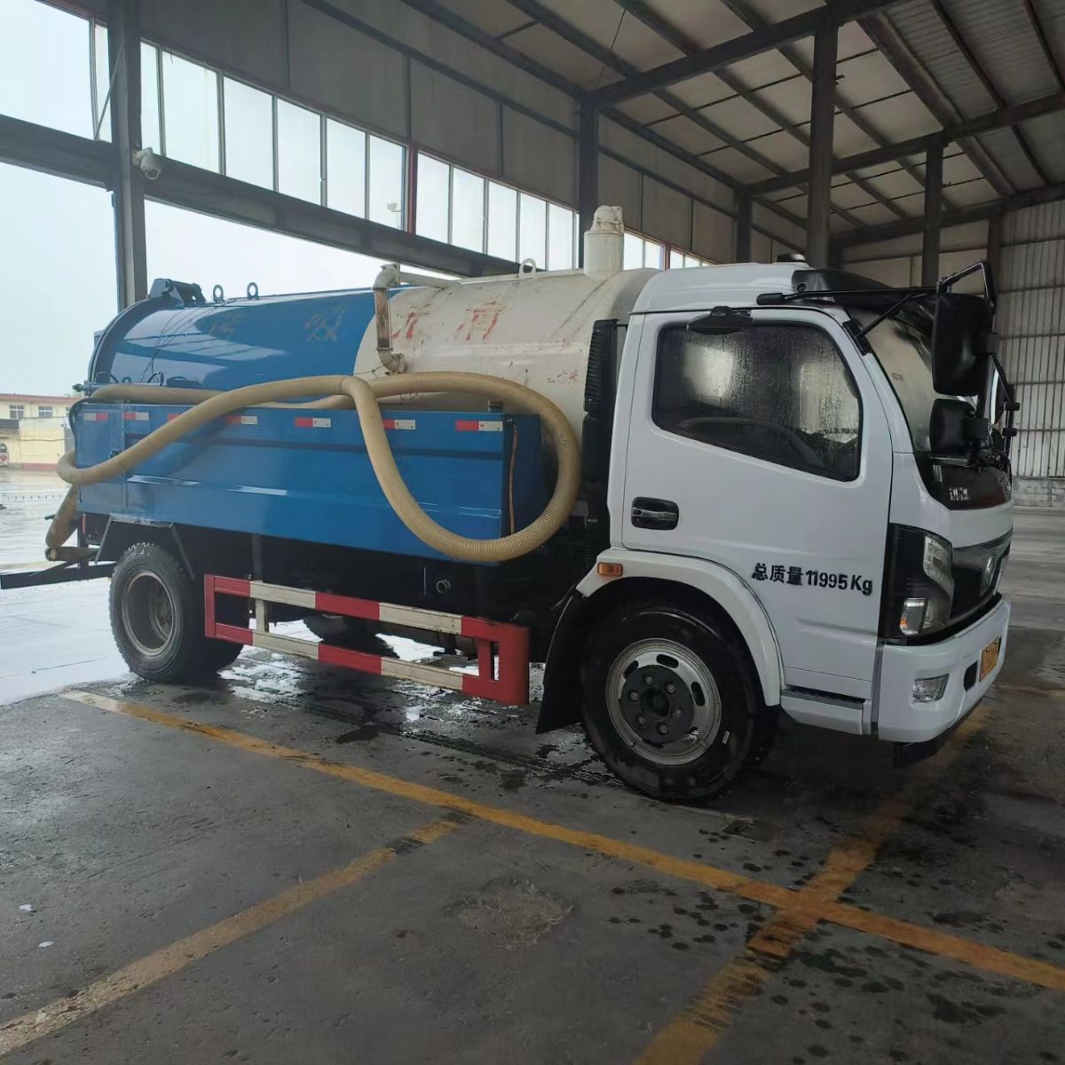 轉(zhuǎn)讓8.5成新二手清洗吸污車(chē)一臺(tái)！