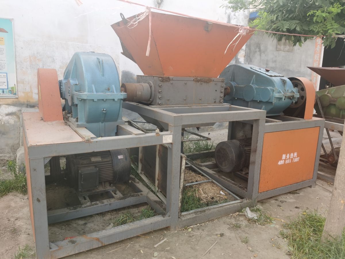 轉(zhuǎn)讓9成新800重型雙軸撕碎機(jī)