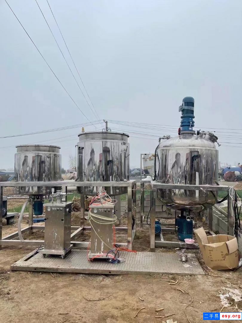 轉(zhuǎn)讓九成新電加熱乳化機(jī)