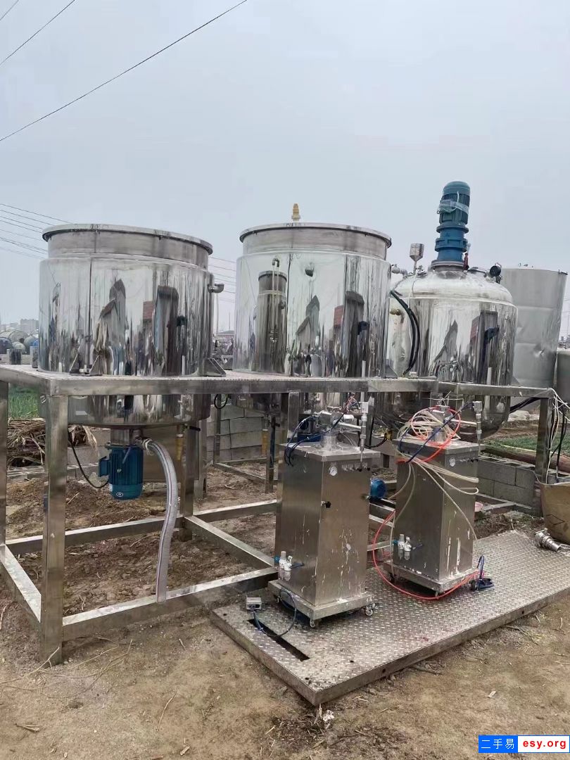 轉(zhuǎn)讓九成新電加熱乳化機(jī)