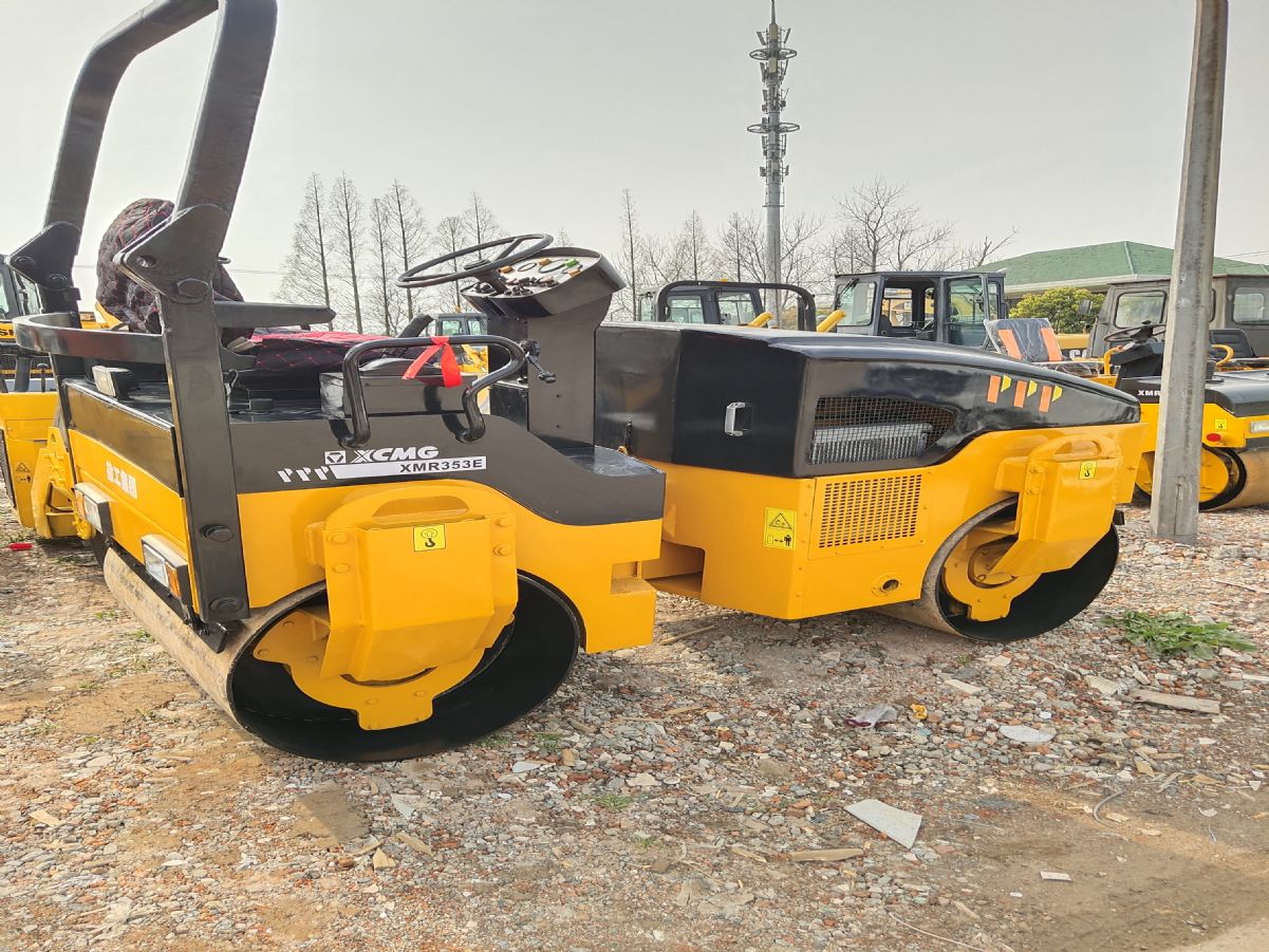 二手小型壓路機(jī)美滋滋！正宗徐工3噸雙鋼輪