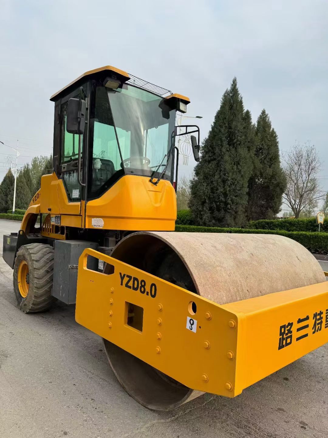 6噸8噸4噸振動(dòng)壓路機(jī)顏面何存？二手鋼輪壓實(shí)路面機(jī)械
