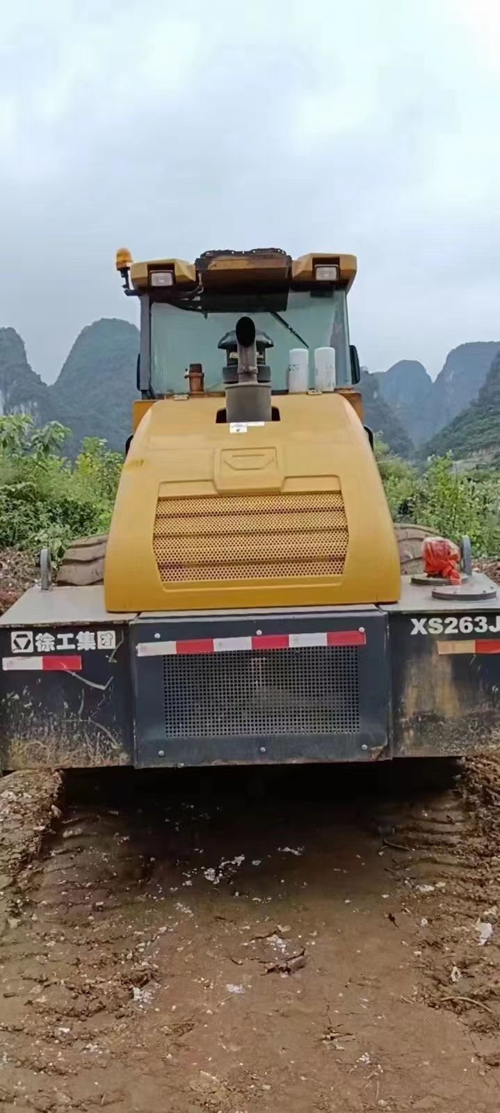 大型振動壓路機國道干線！二手徐工26噸振動壓路機