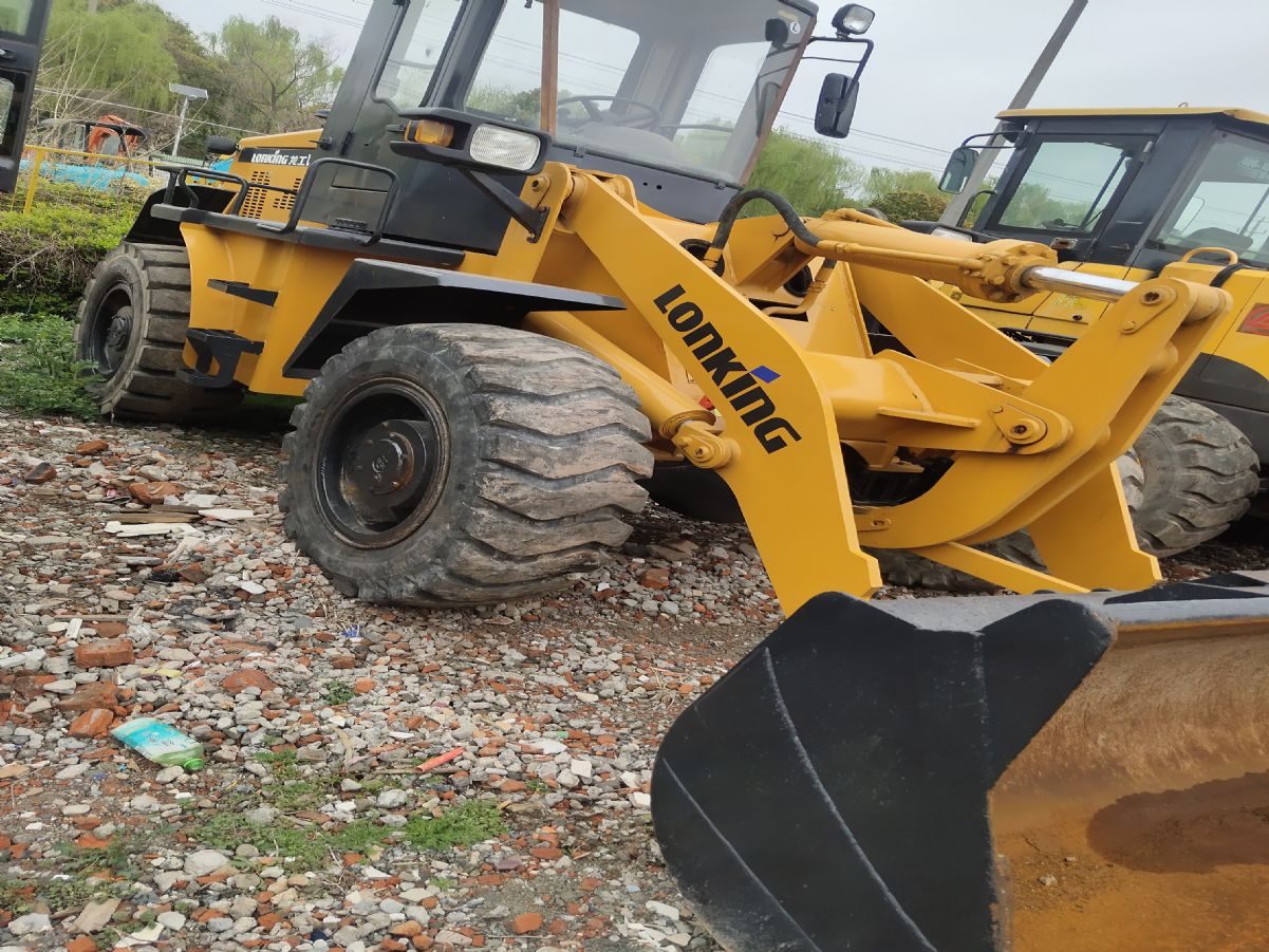 兇悍無比！二手小鏟車18小型裝載機